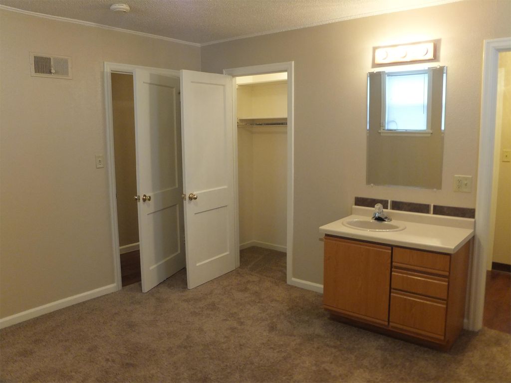 904 E East Ave, Bismarck, ND 58501