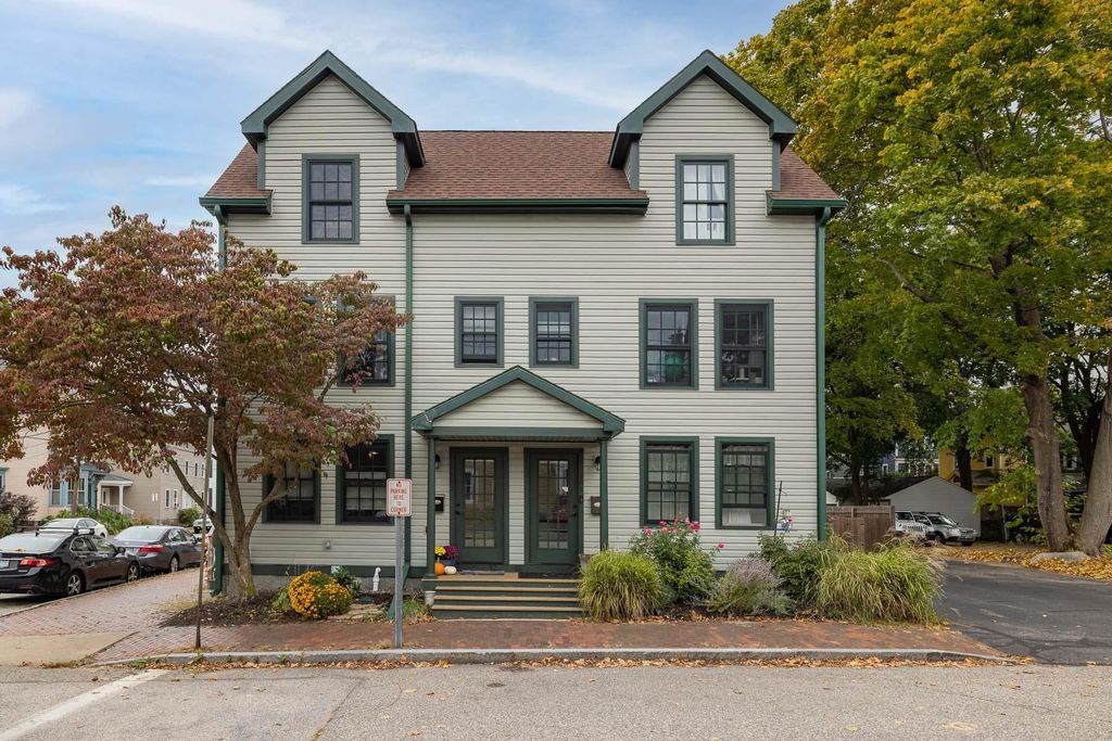183 Austin St #B, Portsmouth, NH 03801