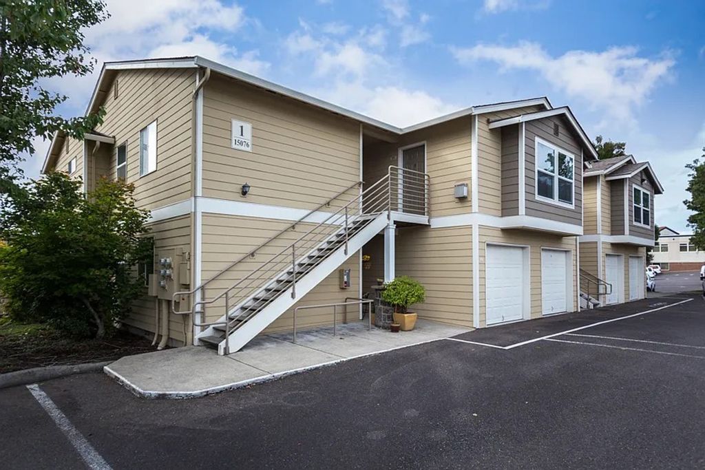 15076 NW Central Dr #104, Portland, OR 97229