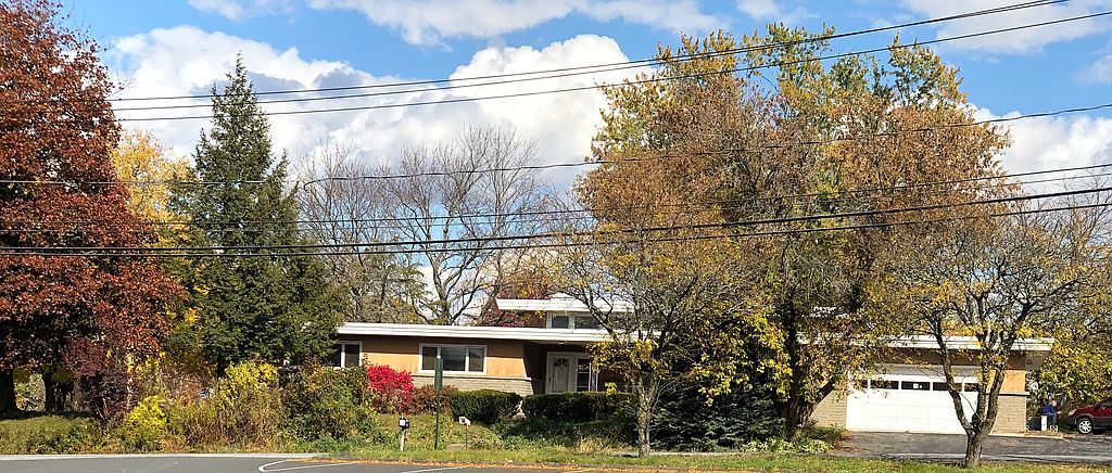 40 Iroquois Pl, East Greenbush, NY 12061