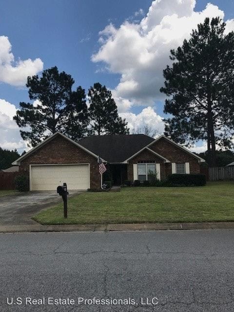 2351 Rowe St, Hinesville, GA 31313