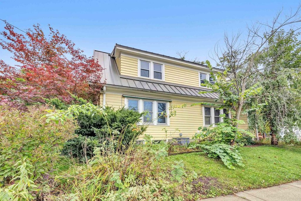 912 Christiana St, Green Bay, WI 54303