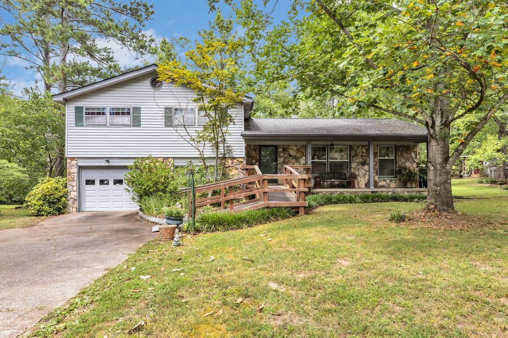 8615 Igou Gap Rd, Chattanooga, TN 4 Bed, 2 Bath SingleFamily Home