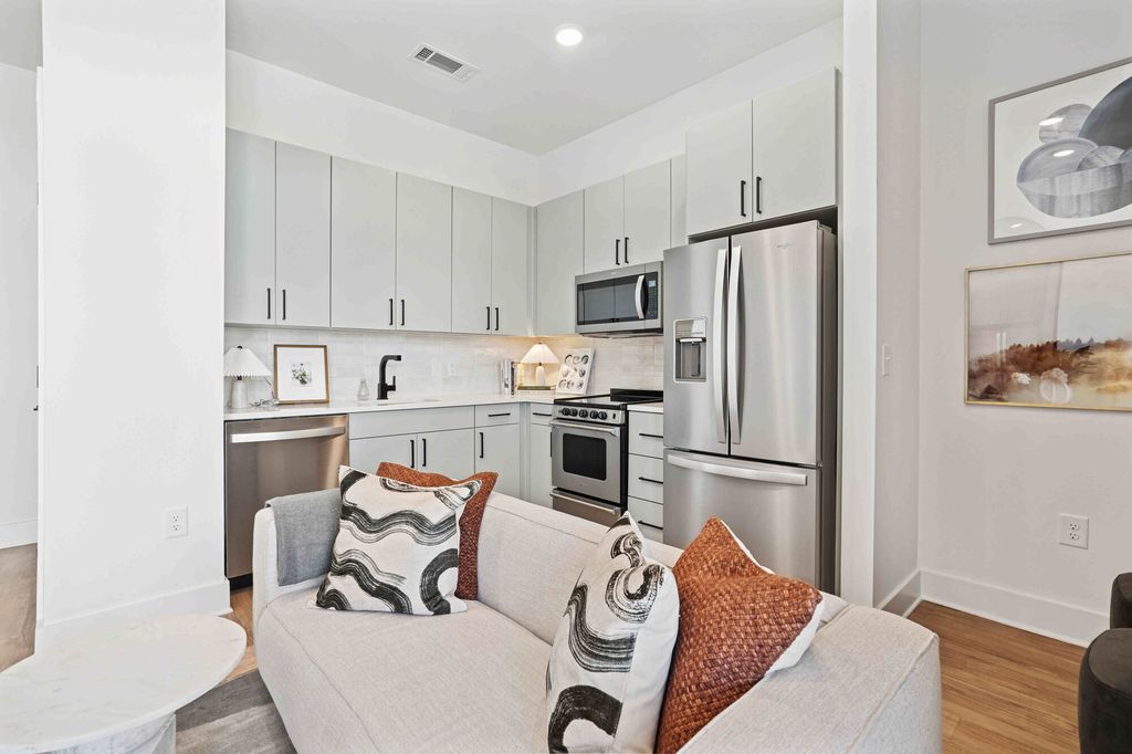 715 E  36th St #337, Charlotte, NC 28205