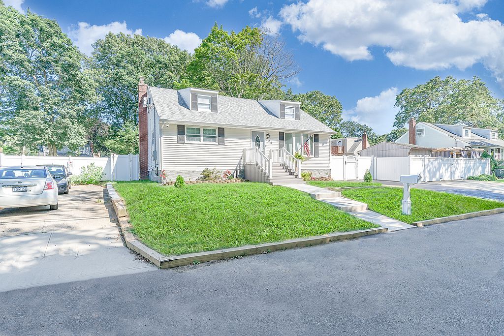 228 Lake Dr, Copiague, NY 11726 Trulia