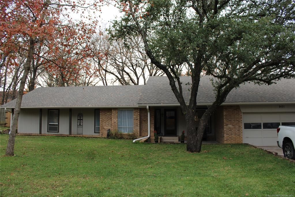 901 Hickory Ln, Ardmore, OK 73401