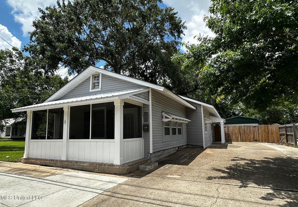 515 Krebs Ave, Pascagoula, MS 39567