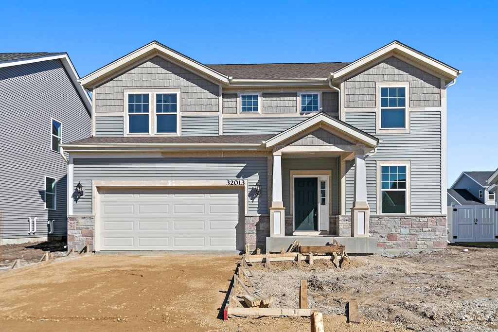 32013 Savannah Dr, Lakemoor, IL 60051