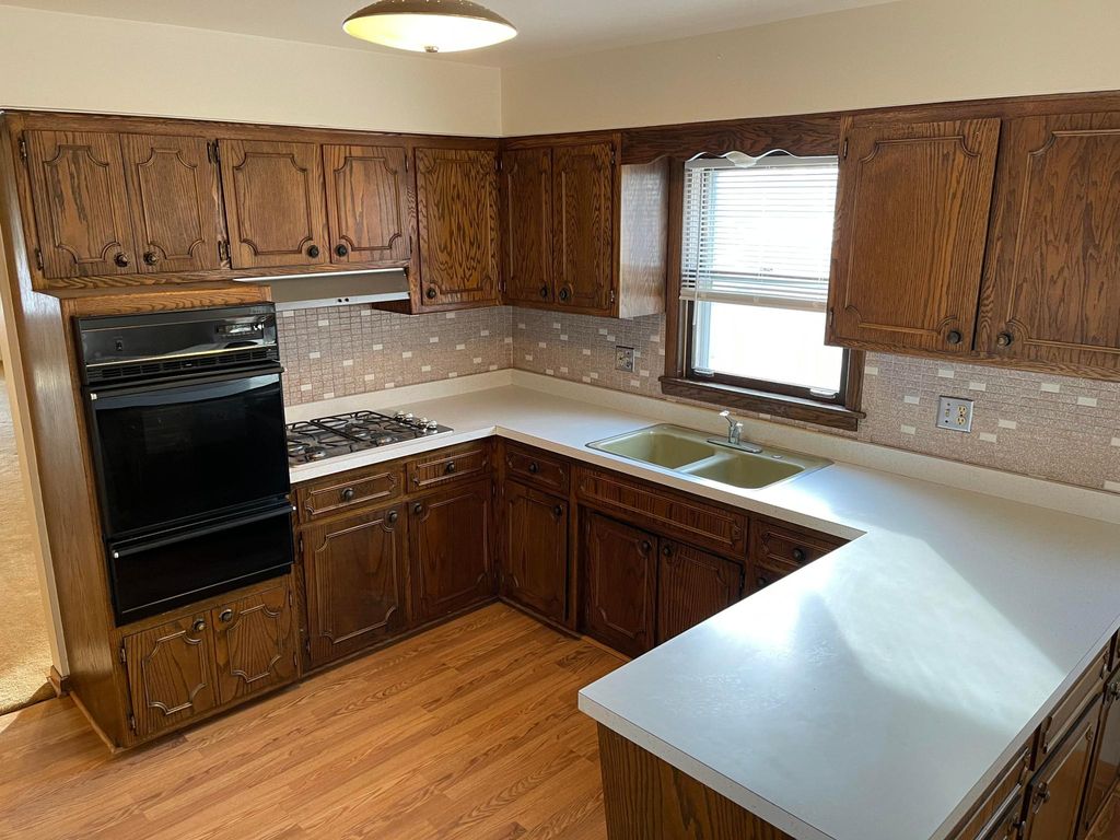 661 N Northwest Hwy #1, Park Ridge, IL 60068