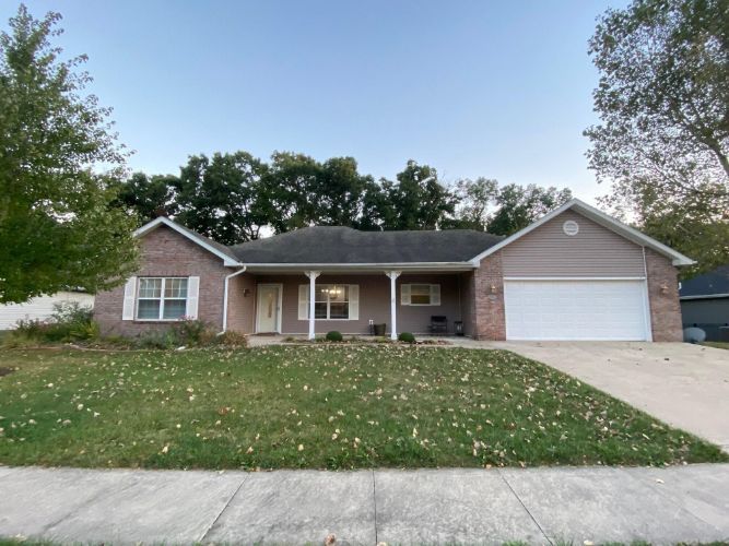 4800 Maple Leaf Dr, Columbia, MO 65201