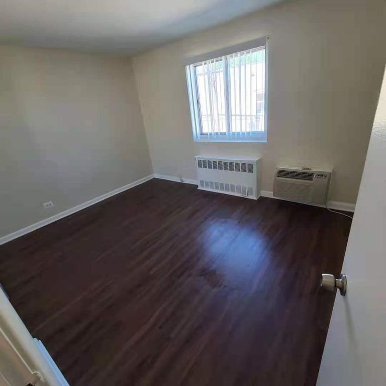 8532 Skokie Blvd #D2, Skokie, IL 60077