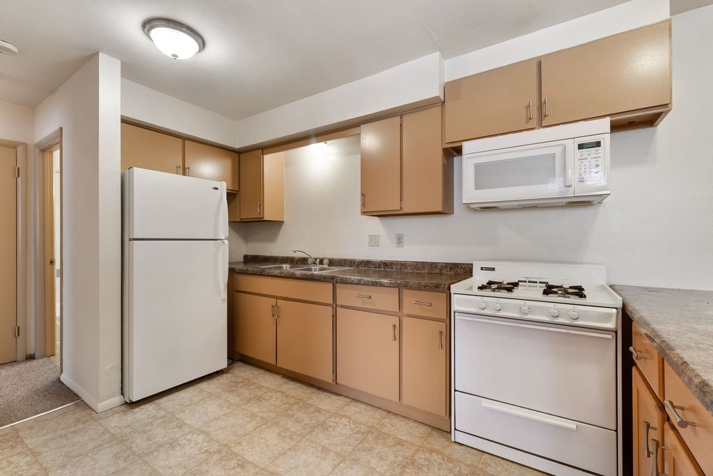 825 N  22nd St #111, Milwaukee, WI 53233