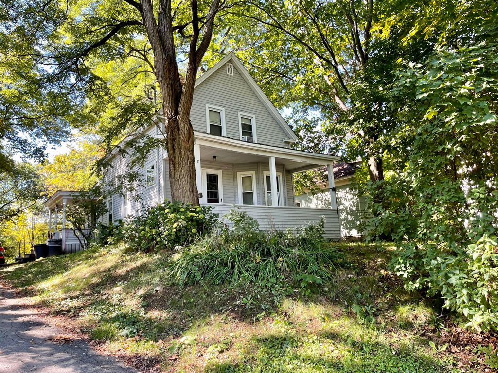 37 Osgood Avenue, Mexico, ME 04257