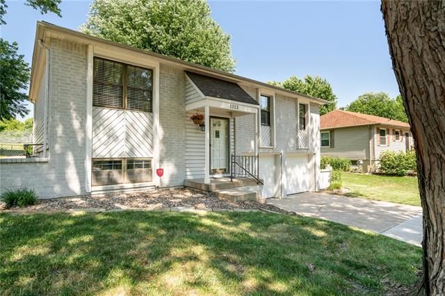 1112 nw oxford ln blue springs, mo 64015