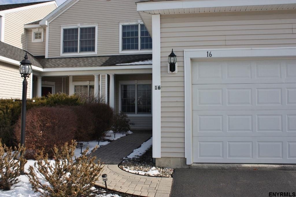 16 Rockrose Dr., East Greenbush, NY 2 Bed, 2.5 Bath Townhouse 33