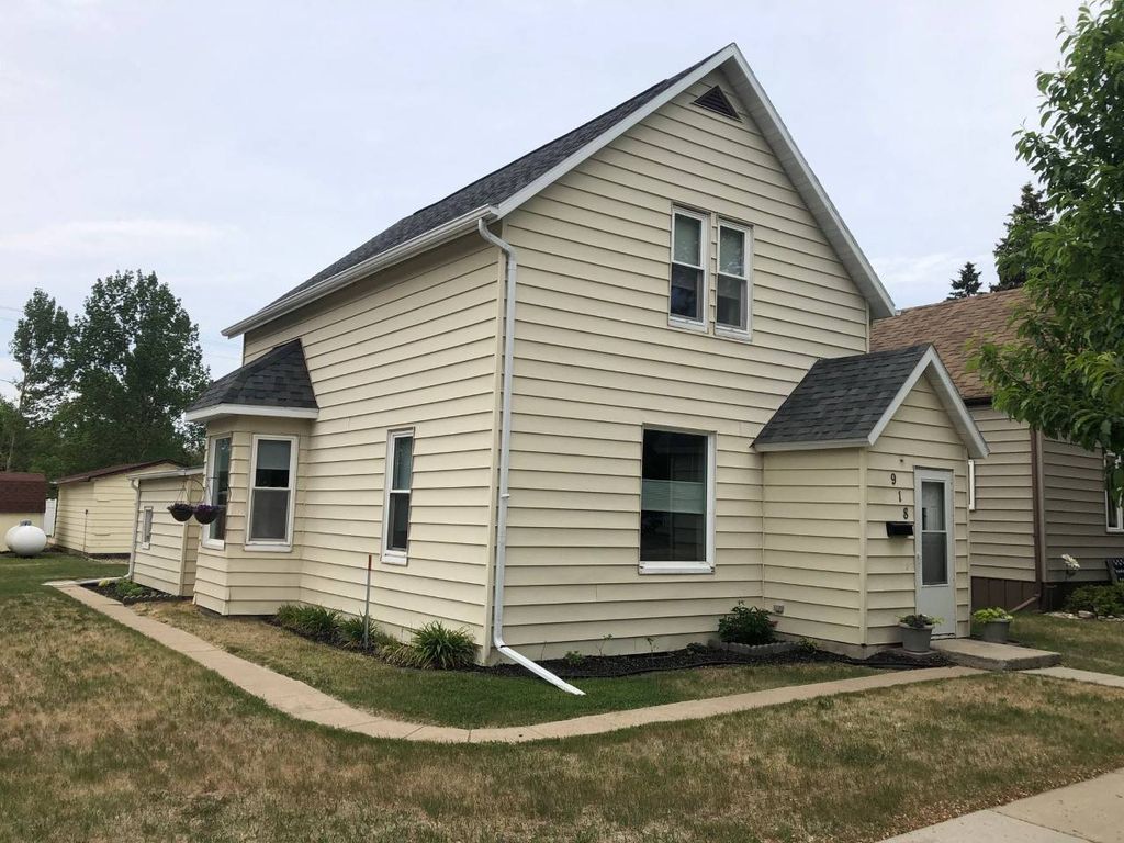 918 Main St, Bottineau, ND 58318 Trulia