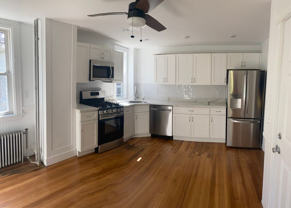 79 Brook St #3R, Brookline, MA 02445