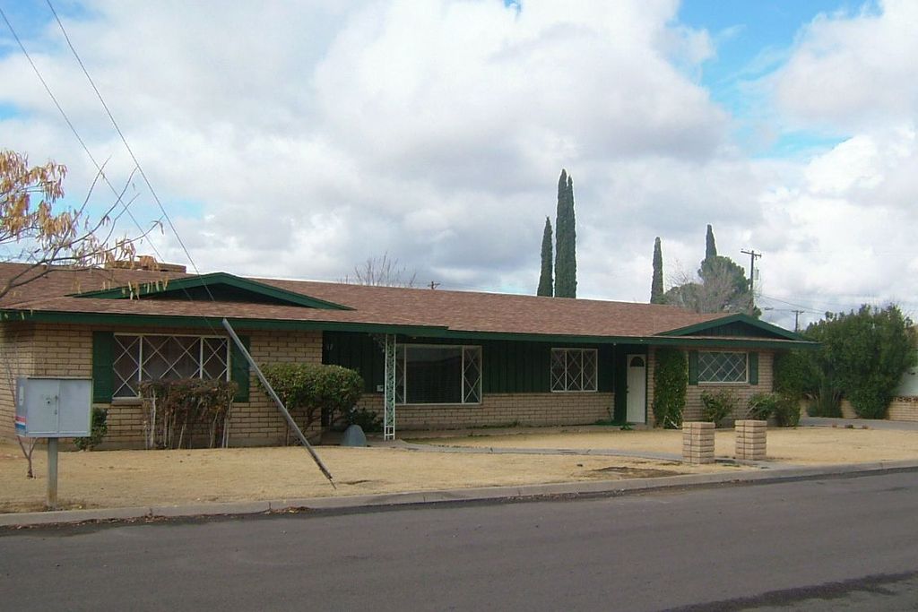 1208 S 7th Ave, Safford, AZ 85546