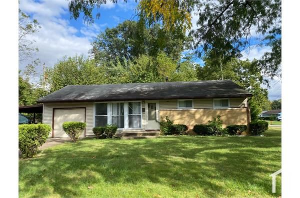 1002 N James St, Champaign, IL 61821