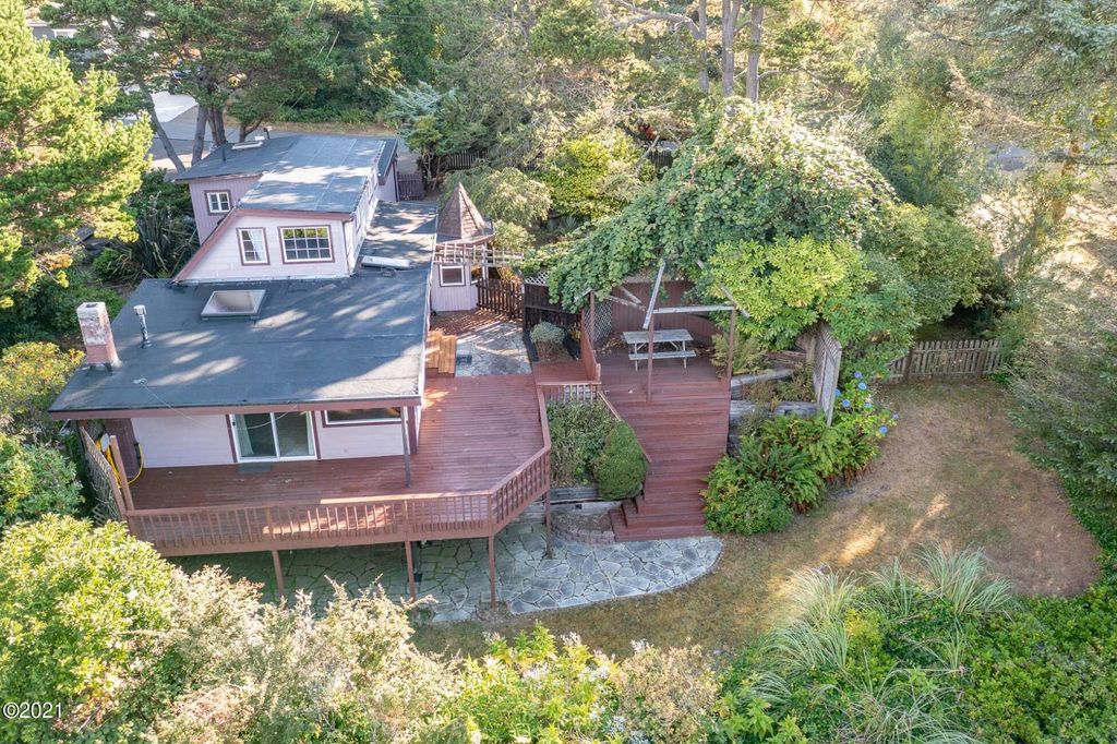 2709 SW Dune Ave, Lincoln City, OR 97367