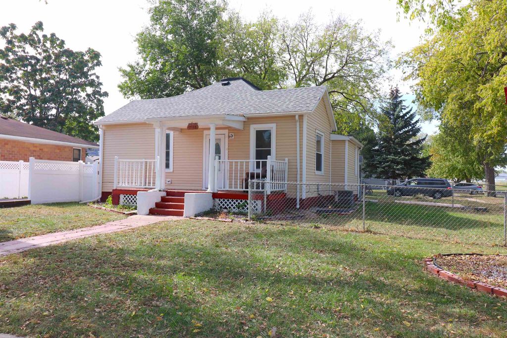 1168 19th Ave, Columbus, NE 68601