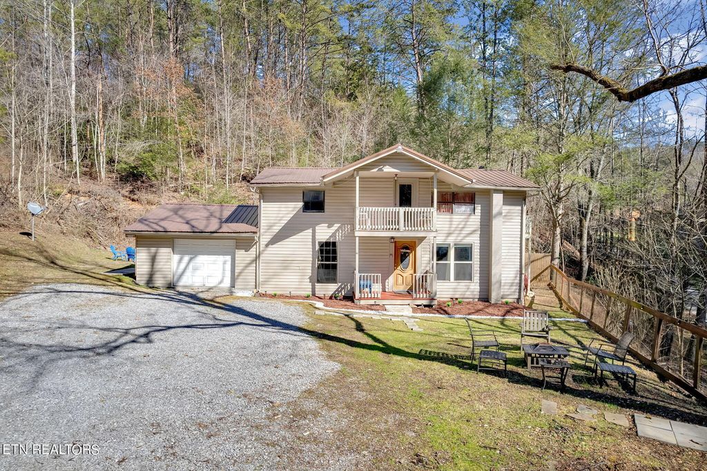 4204 Dellinger Hollow Rd, Pigeon Forge, TN 37863