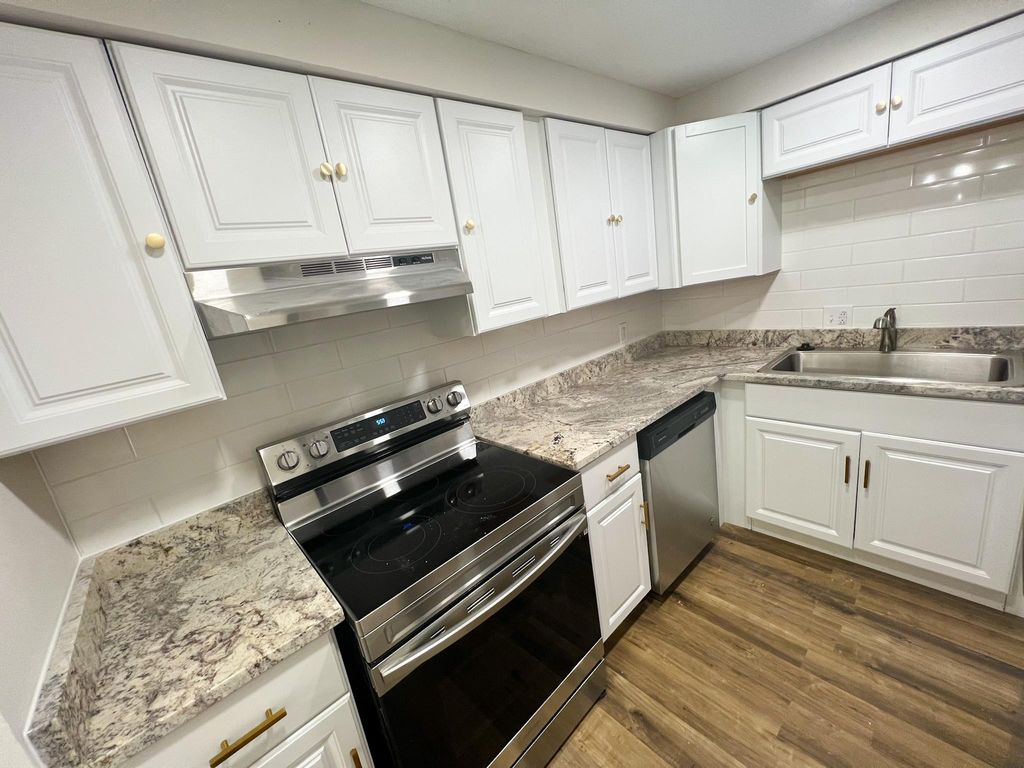 500 Paragon Mills Rd #M18, Nashville, TN 37211