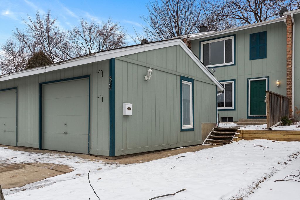 339 Colony Green Dr, Bloomingdale, IL 60108