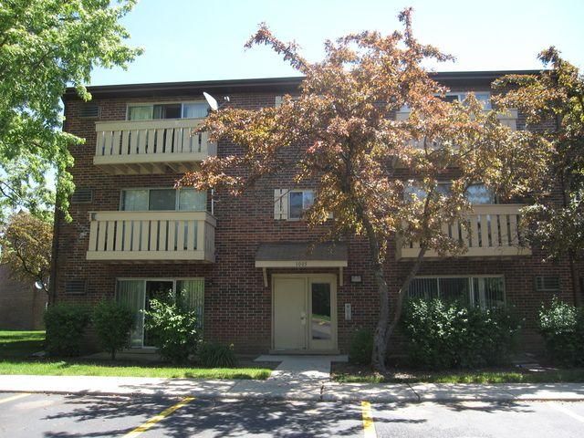 123 Pickwick Dr #F, Schaumburg, IL 60193