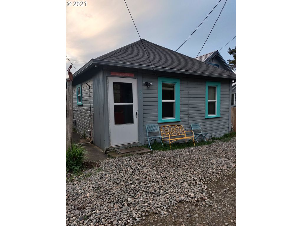 317 N Beacon St, Rockaway Beach, OR 97136