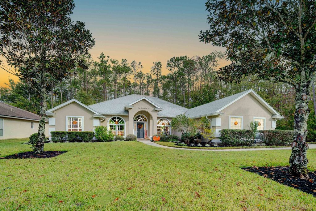 202 Greenfield Dr, Saint Johns, FL 32259