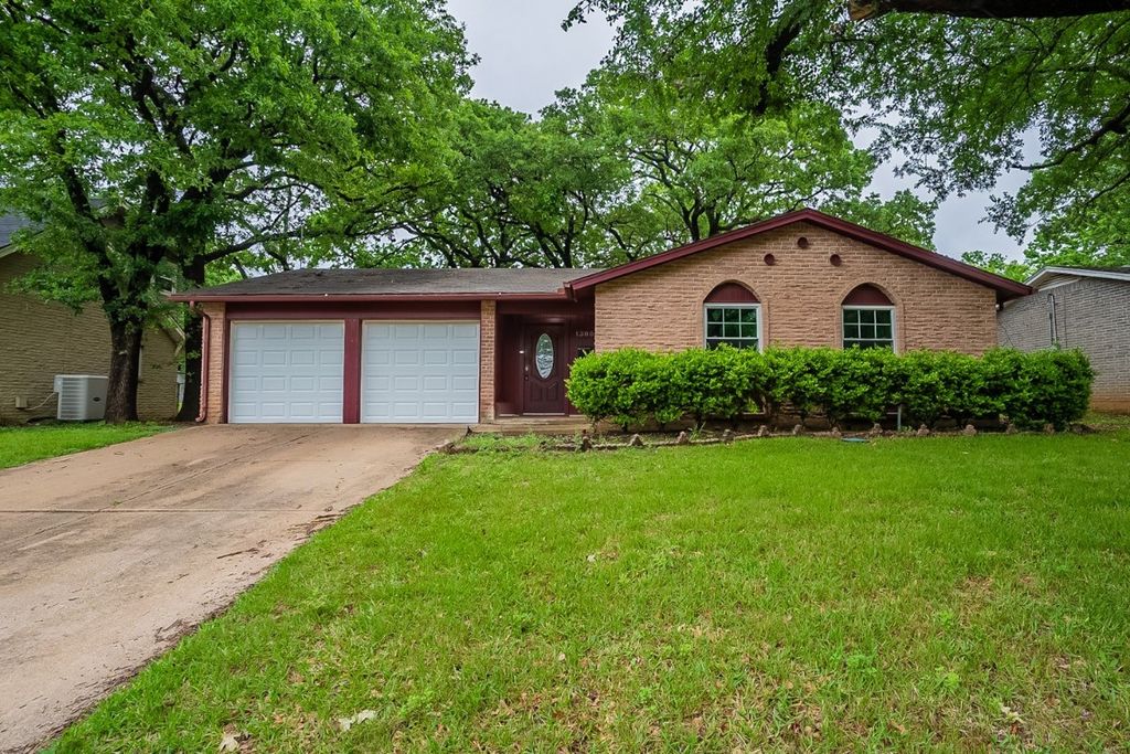 1300 Donley Dr, Euless, TX 76039