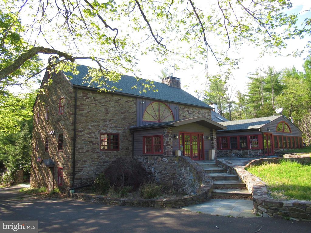 629 Headquarters Rd, Ottsville, PA 18942