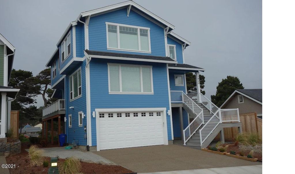 1920 NW Harbor Ave, Lincoln City, OR 97367