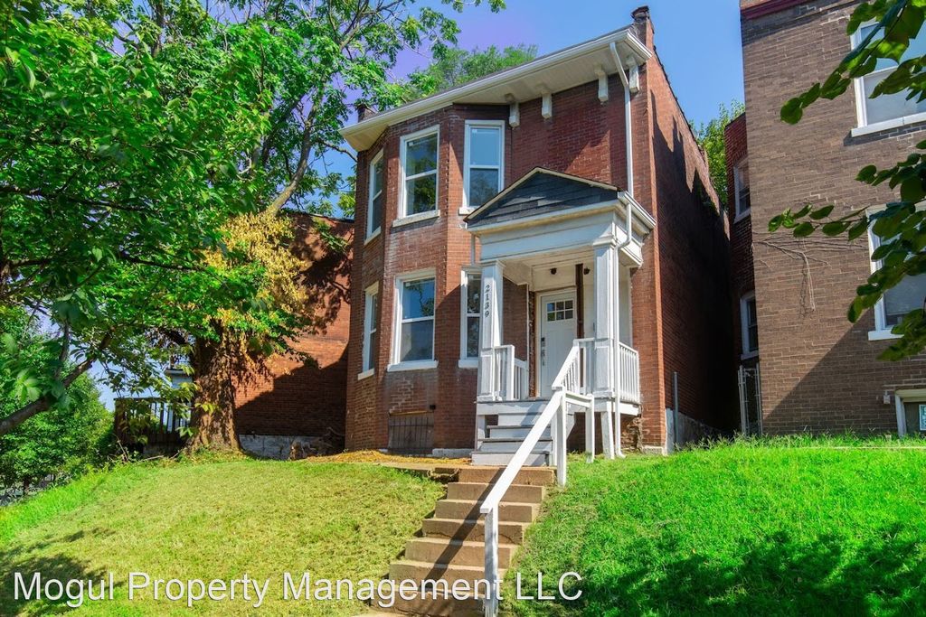 2139 Stansbury St, Saint Louis, MO 63118