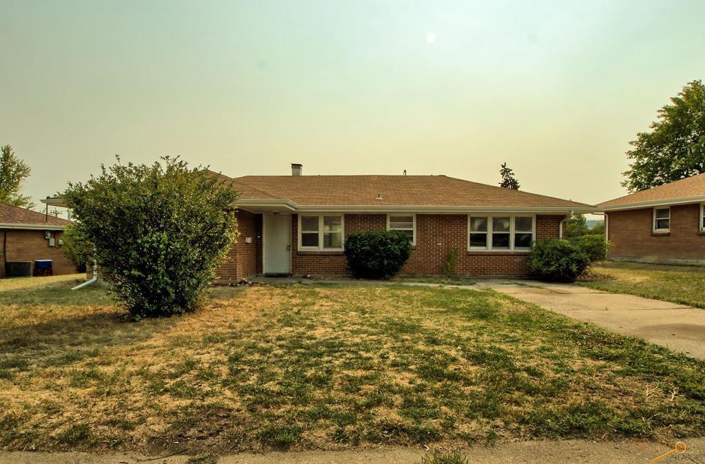 141 Belleview Dr, Rapid City, SD 57701