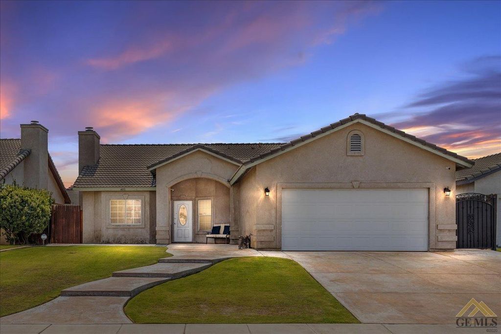 4011 Pacific Wind Ct, Bakersfield, CA 93313