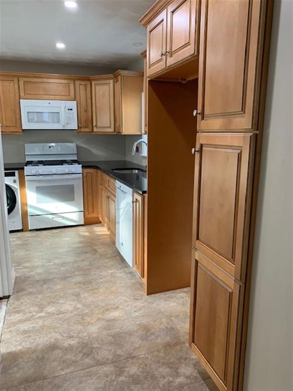 305 Washington St, Somerville, MA 02143