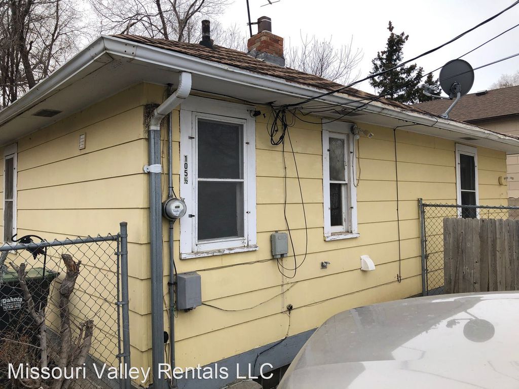 105 1/2 9th Ave NW, Mandan, ND 58554