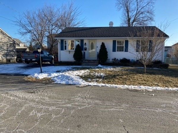 93 New York St, Lowell, MA 01854