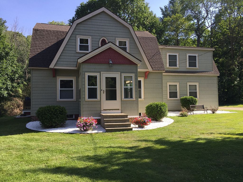 242 Housatonic St, Lenox, MA 01240