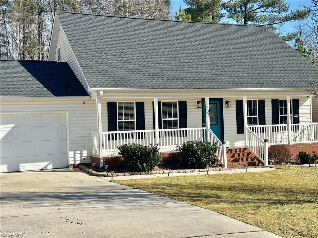 122 Coral Ln, Thomasville, NC 27360