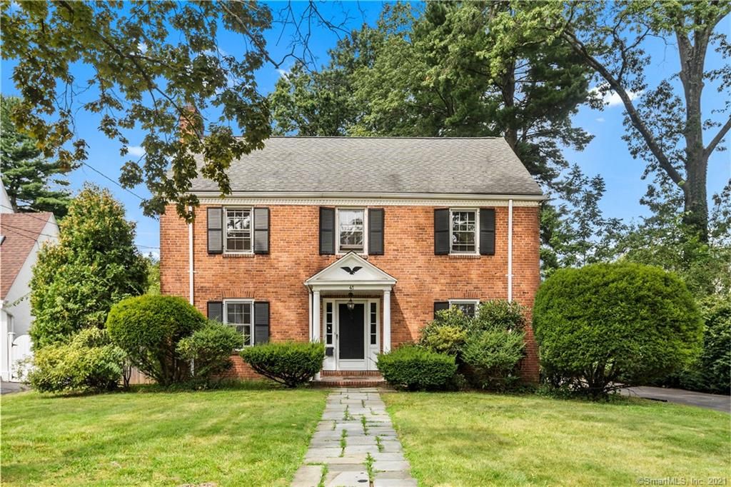 41 Foxcroft Rd, West Hartford, CT 06119
