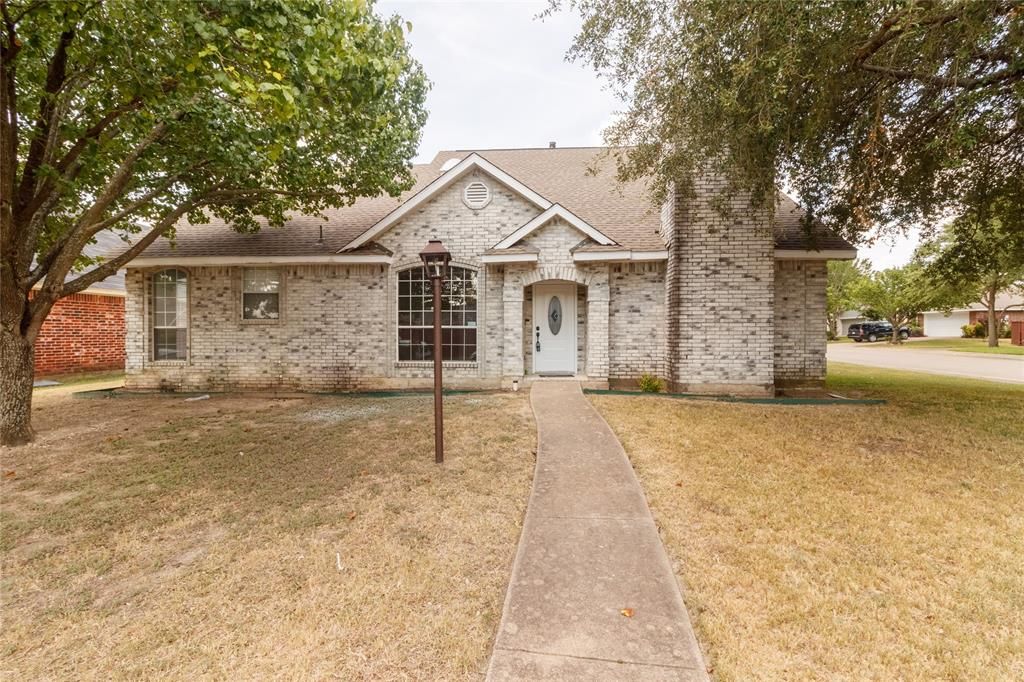 1401 Dreama Dr, Desoto, TX 75115