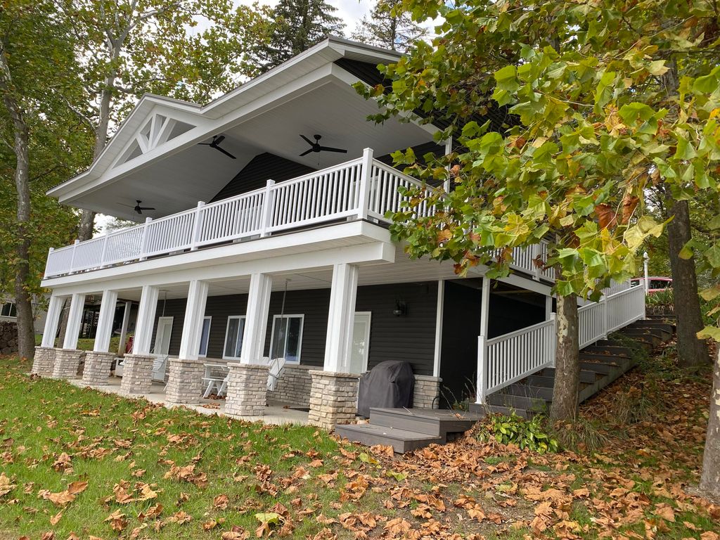 383 Treasure Cv, Coldwater, MI 49036