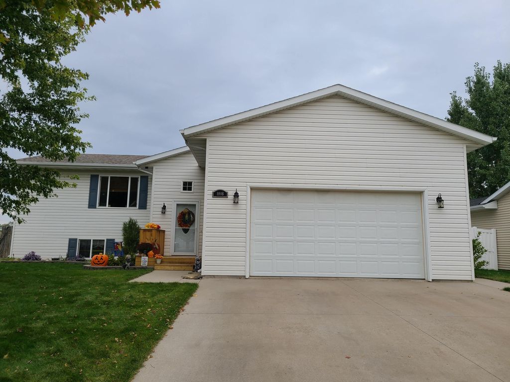 1008 13th Ave SW, Aberdeen City, SD 57401