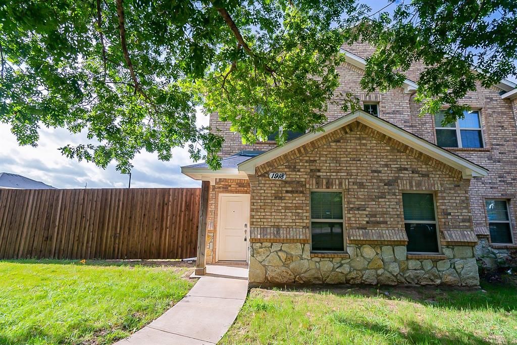 1918 High Meadow Dr, Garland, TX 75040