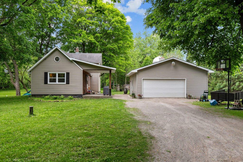 129 Dell Ct, Neenah, WI 54956