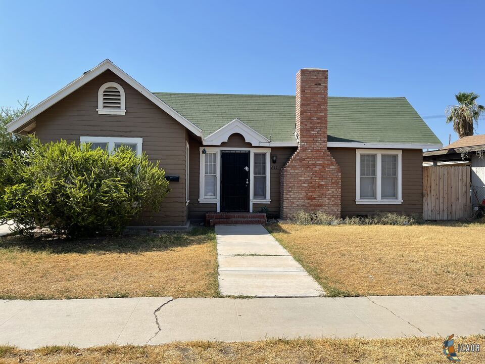 647 W Orange Ave, El Centro, CA 92243