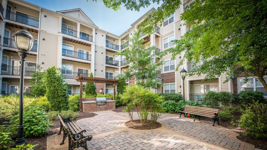 4411 Dixie Hill Rd, Fairfax, VA 22030